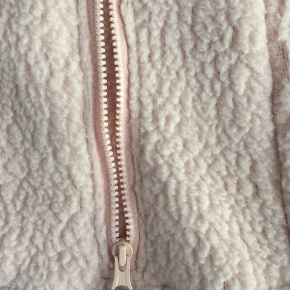 Fleece - Picture 3 of 7